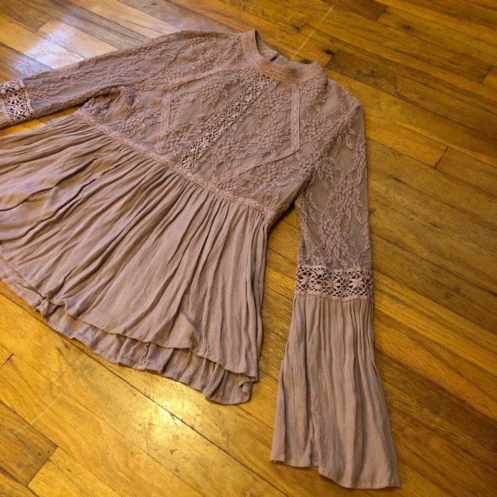💗3/$20 American Eagle dusty rose lace & flow top